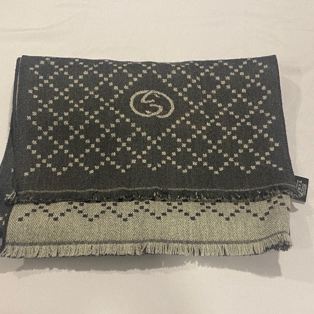 Gucci Black and Gray Textured Scarf 100% GUCCI